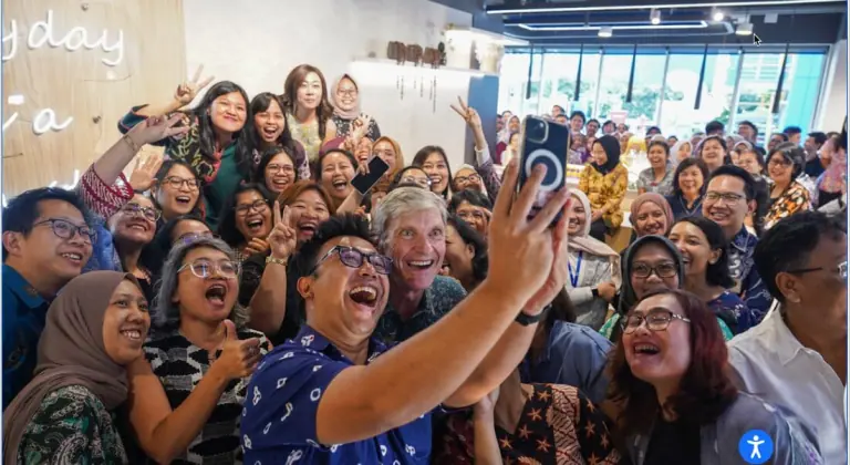 Indonesia Group Shot Joyful_Erik