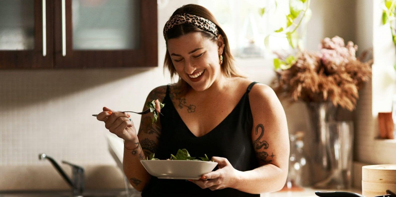 woman_salad_aom