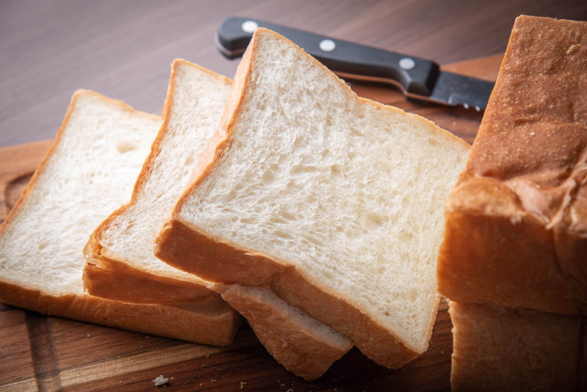 Slides of industrial bread. Baking enzymes that improve dough strength and stability with POWERBAKE® enzymes.