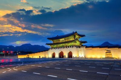 geyongbokgung-palace-car-light-sunset-seoul-south-korea (1)
