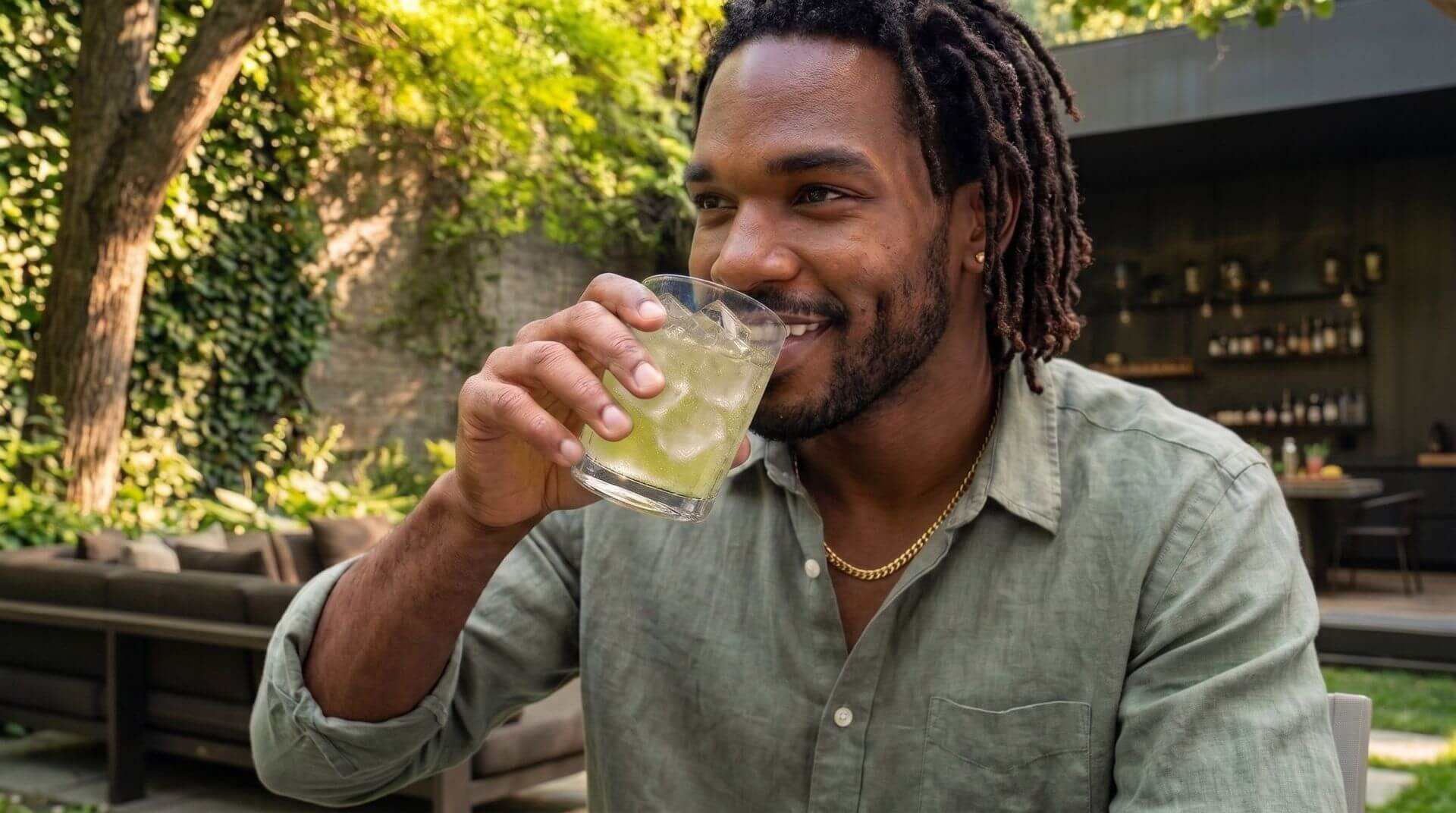 Dushan_drinking_iced_tea_on_2K_202609041457